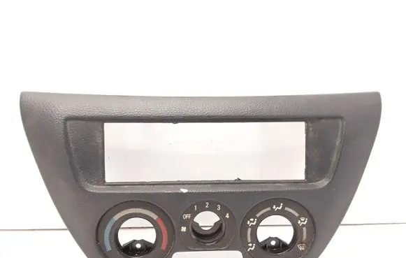 Mitsubishi Lancer Climate control/heater control trim MR532639 GN22101090