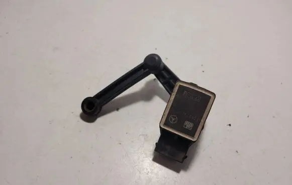 Mercedes-Benz E W211 Air suspension front height level sensor A0105427717