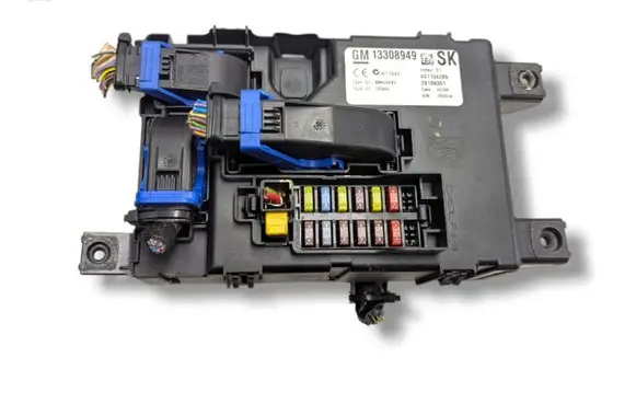 Opel Corsa D Fuse module 28189301 13308949