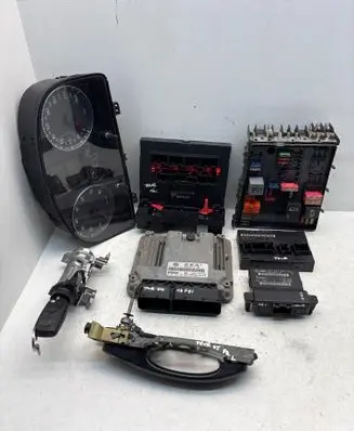 Volkswagen Touran I Engine ECU kit and lock set 03C906056F 0261S02003 1039S02104