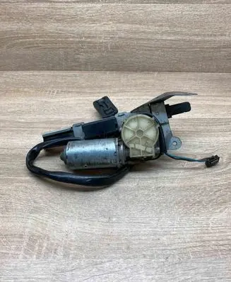 Mercedes-Benz E W124 Seat belt adjustment motor 1248206415 0095455328