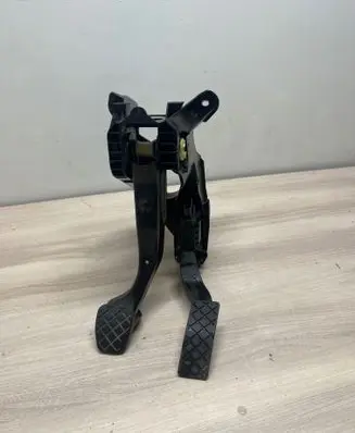 Volkswagen PASSAT B8 Pedal assembly 5Q1721058BJ