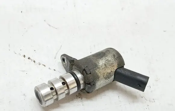 Seat Leon (5F) Camshaft vanos timing valve 06E115243G