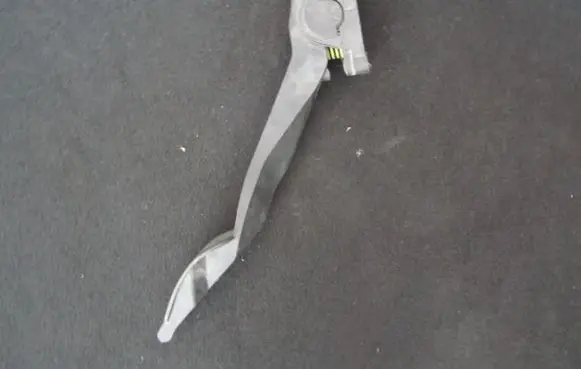Accelerator throttle pedal