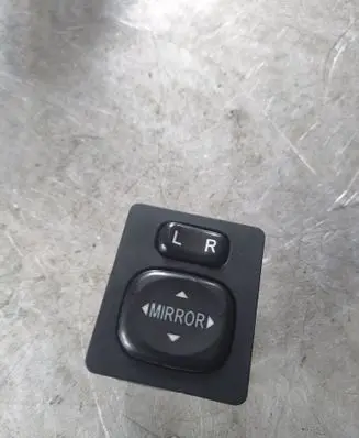 Toyota Auris E180 Wing mirror switch