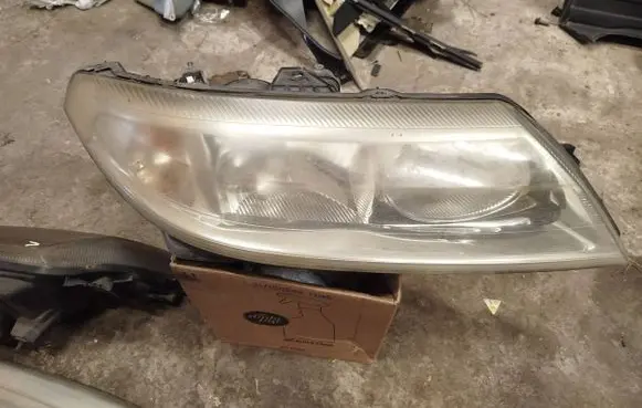 Renault Laguna II Headlight/headlamp 8200002847 2002A011