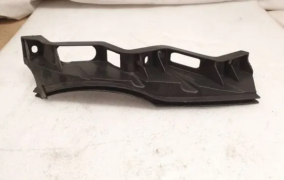 Volkswagen PASSAT B6 Front bumper mounting bracket 3C0807889