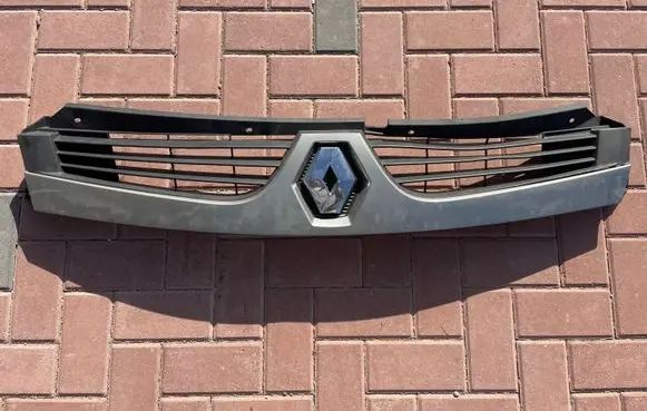 Renault Master II Front bumper upper radiator grill 8200426365