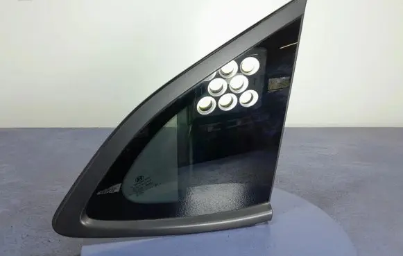 Hyundai Tucson TL Rear side window
