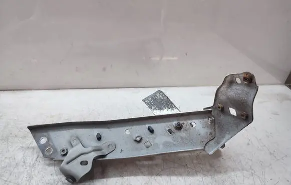 Fender mounting bracket