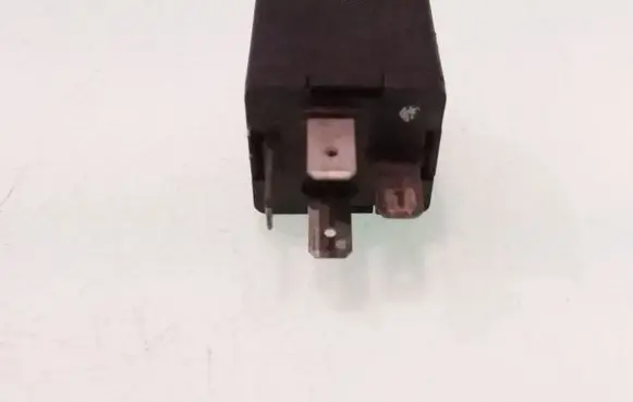 Volkswagen PASSAT B5 Other relay 8D0951253A 373