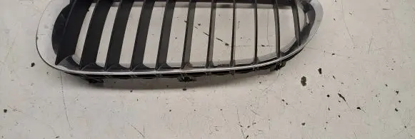 BMW 6 E63 E64 Front bumper upper radiator grill 51137008915