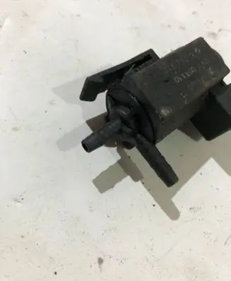 BMW 7 E38 Turbo solenoid valve 1742712 00T130