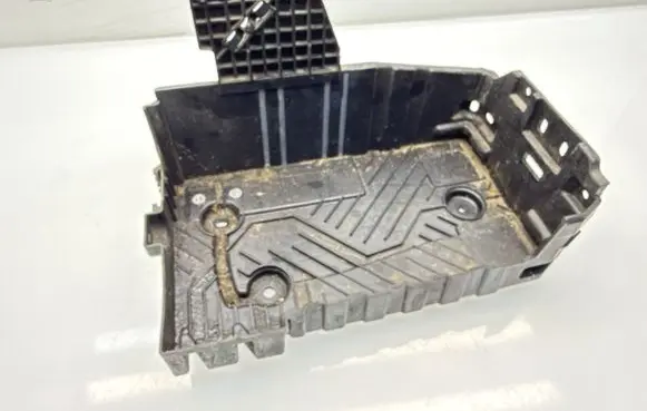 Opel Mokka B Battery box tray 9823533180