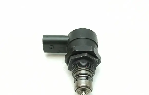 Mercedes-Benz E W211 Fuel pressure regulator A6110780449 0281002494