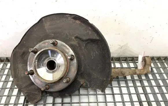 Toyota Land Cruiser (FJ75) Front wheel hub spindle knuckle 