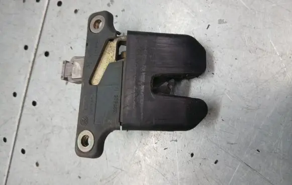 Audi A6 S6 C5 4B Tailgate/trunk/boot lock/catch/latch