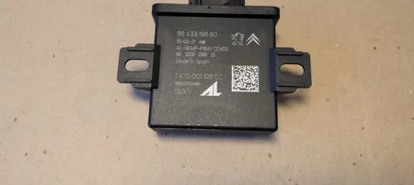 Peugeot 3008 II Light module LCM 9843319880 10EEG200490 147000110902