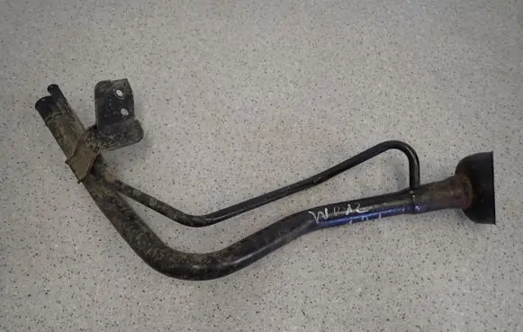 Nissan Primera Fuel tank filler neck pipe 