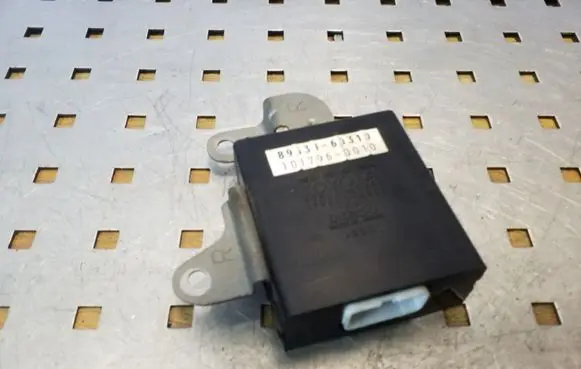 Toyota Land Cruiser (J120) Transfer box differential control unit 8953360180 1796000320 8953060310