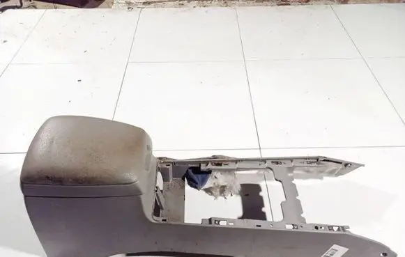 KIA Sorento Armrest 846103e000 84610-3e000