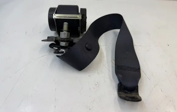 Mitsubishi Outlander Rear seatbelt 6092102