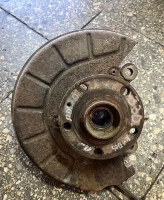 Volkswagen Caddy Front wheel hub
