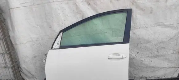 Toyota Prius (XW20) Front door 