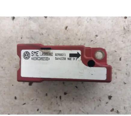 Volkswagen Golf IV Airbag deployment crash/impact sensor 1J0909606D 02980211 5WK42350