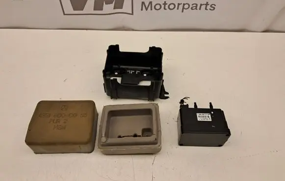 Mercedes-Benz E C207 W207 Central locking vacuum pump A2218000035 0008003348 0008000018