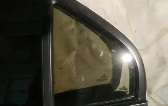 Mitsubishi Carisma Rear vent window glass 
