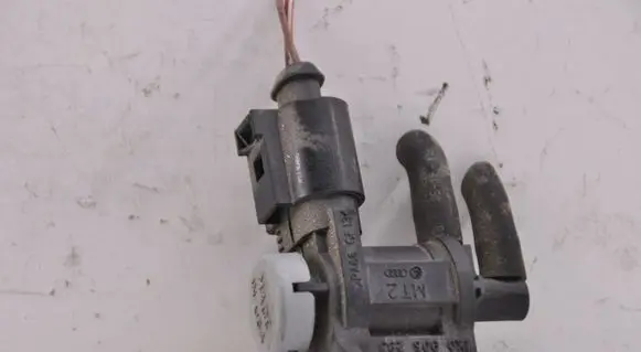 Audi A4 S4 B8 8K Turbo solenoid valve 1K0906283A