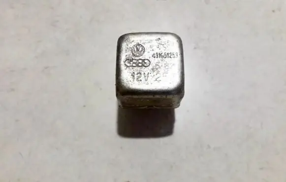 Volkswagen Golf III Other relay 431951253