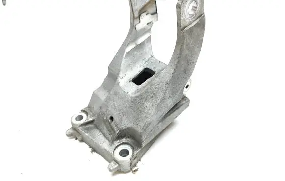 Peugeot 407 Engine mounting bracket 9653919280