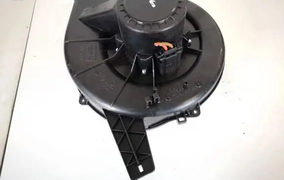 Volkswagen Cross Polo Heater fan/blower 6q1820015