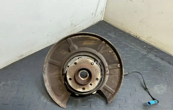 BMW 6 E63 E64 Rear wheel hub 6775079