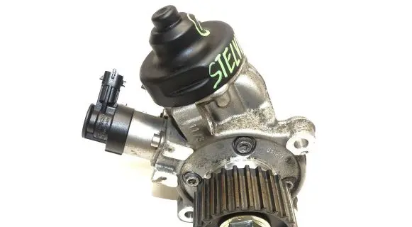 Alfa Romeo Stelvio Fuel injection high pressure pump 0445010747 55274845