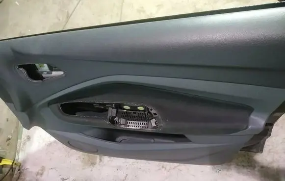 Ford Grand C-MAX Front door card panel trim