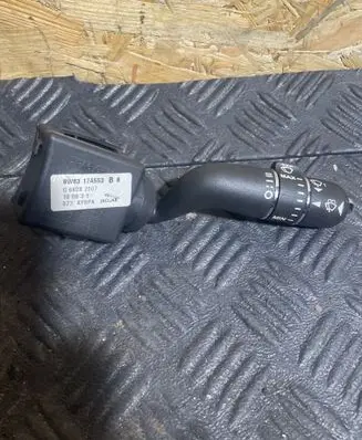Jaguar XF X250 Wiper control stalk 8W8317A553 G66282007