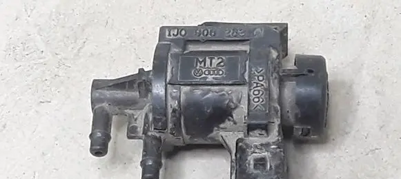 Volkswagen Golf IV Turbo solenoid valve 1J0906283A