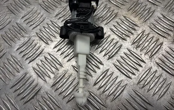 Mercedes-Benz E W212 Headlight level adjustment motor 6NM00971500 197912002251AE 16647900