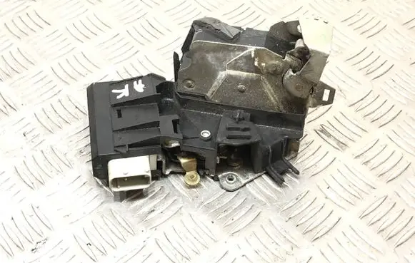 BMW 5 E39 Rear door lock 40620751 67118352165