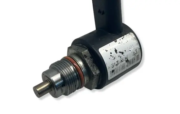 Mercedes-Benz E W211 Fuel pressure regulator 9307Z515A