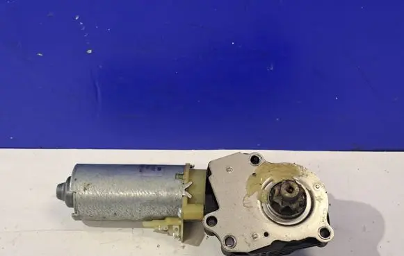 Volvo S60 Seat adjustment motor 0130002527 198389104
