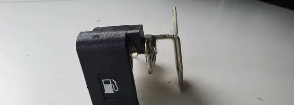 Honda CR-V Fuel tank opening switch 