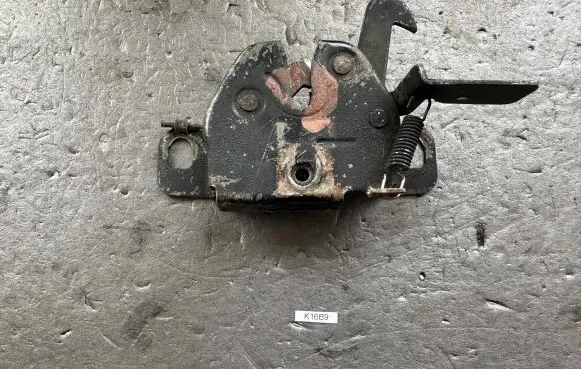 Nissan Patrol 160 Engine bonnet/hood lock/catch 65601C7160