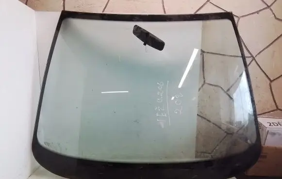 Peugeot 206 Front windscreen/windshield window 43R00138