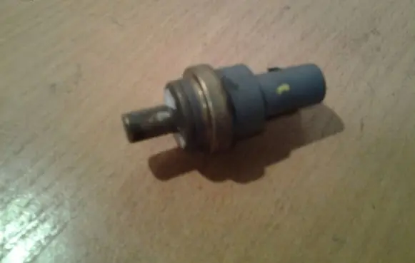 Volkswagen PASSAT B6 Coolant temperature sensor 06A919501