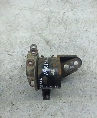 Nissan X-Trail T30 Engine mount bracket