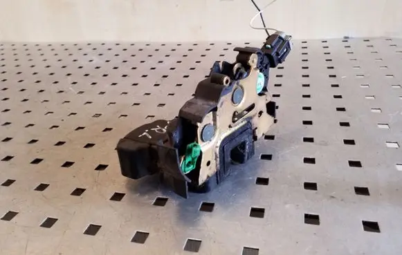 Subaru Legacy Front door lock